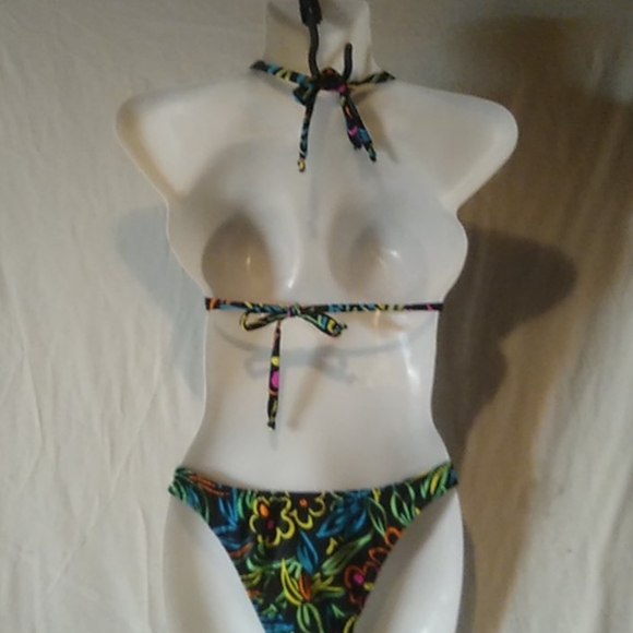 Bikini - Picture 4 of 6